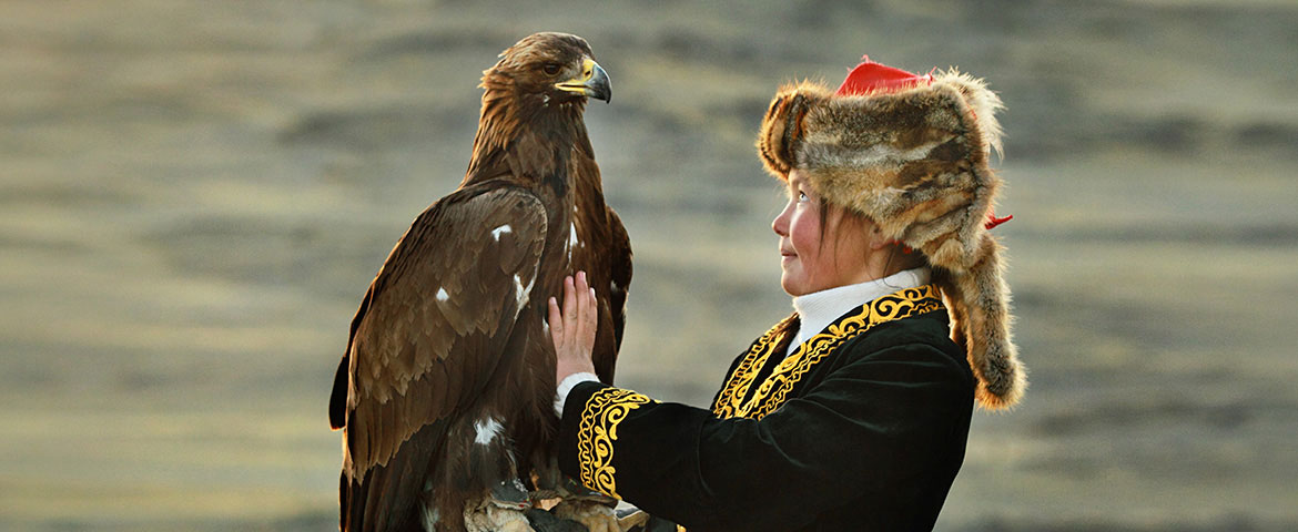 THE EAGLE HUNTRESS