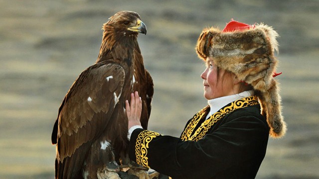 THE EAGLE HUNTRESS